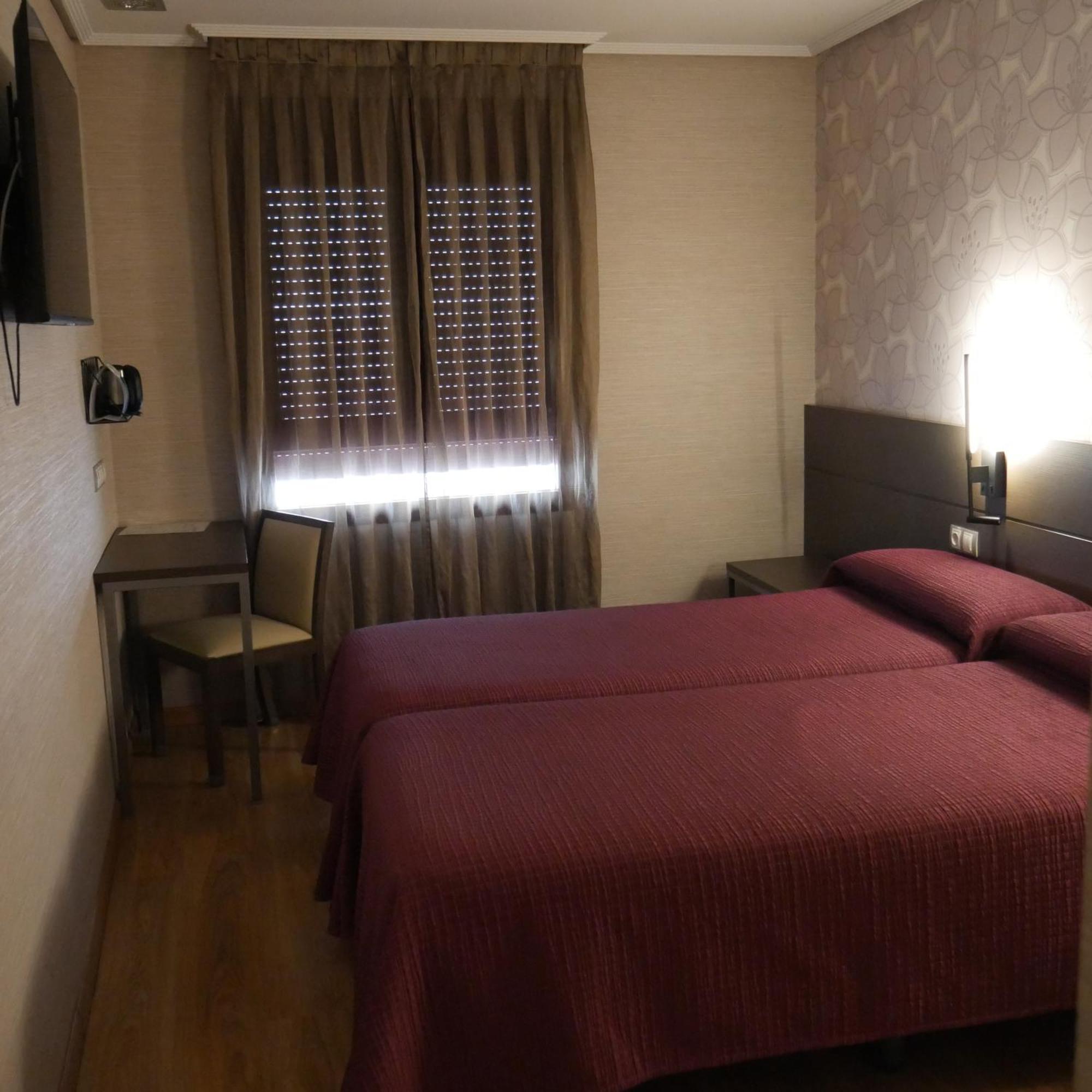 Hostal 4C Cuatro Caminos Madrid Esterno foto