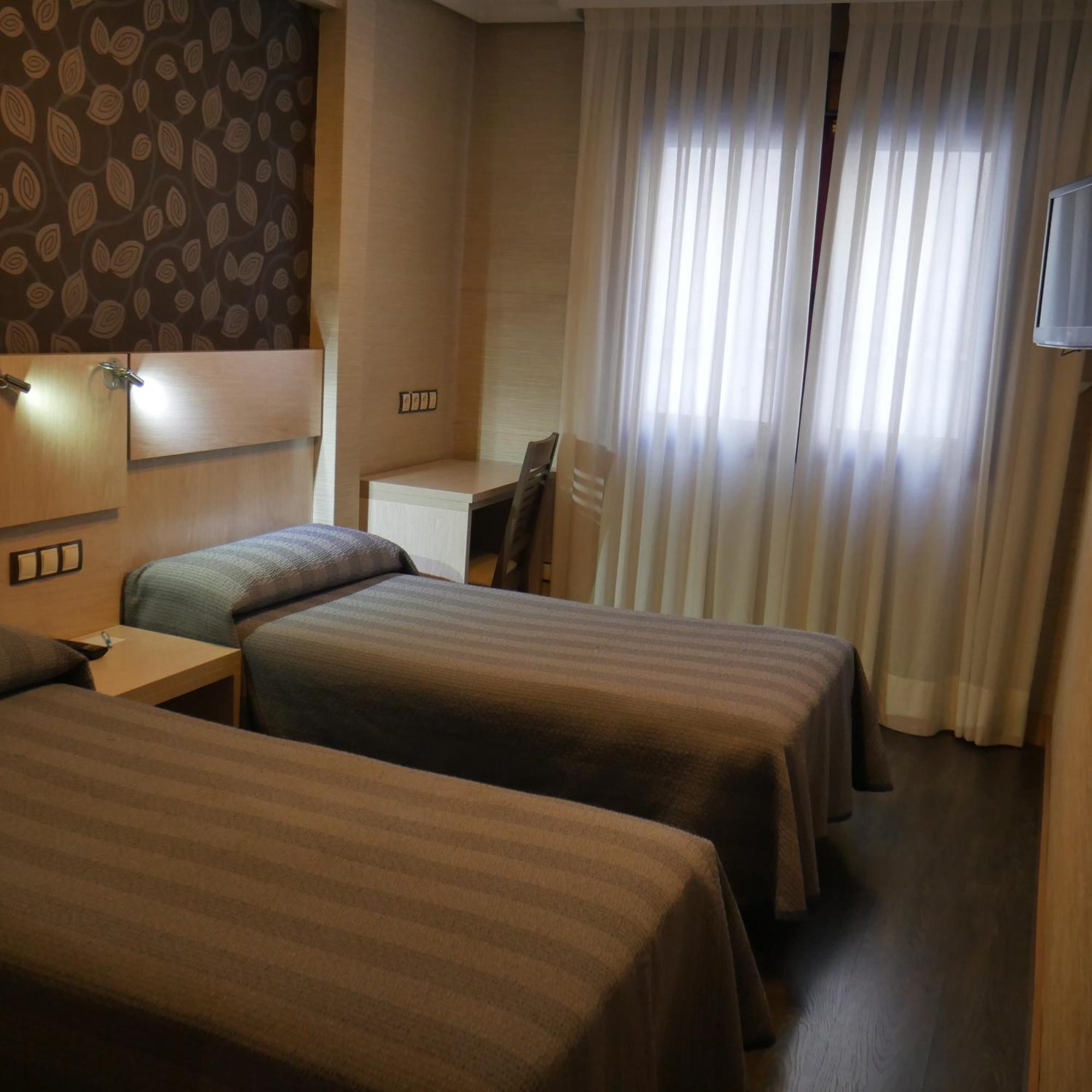 Hostal 4C Cuatro Caminos Madrid Esterno foto