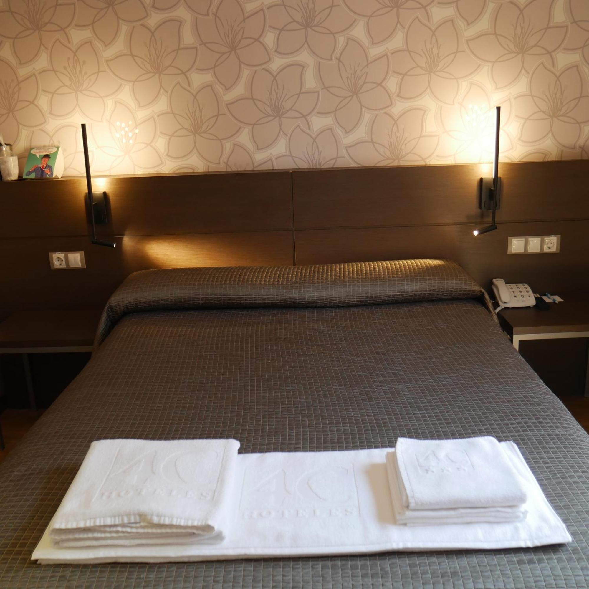 Hostal 4C Cuatro Caminos Madrid Esterno foto